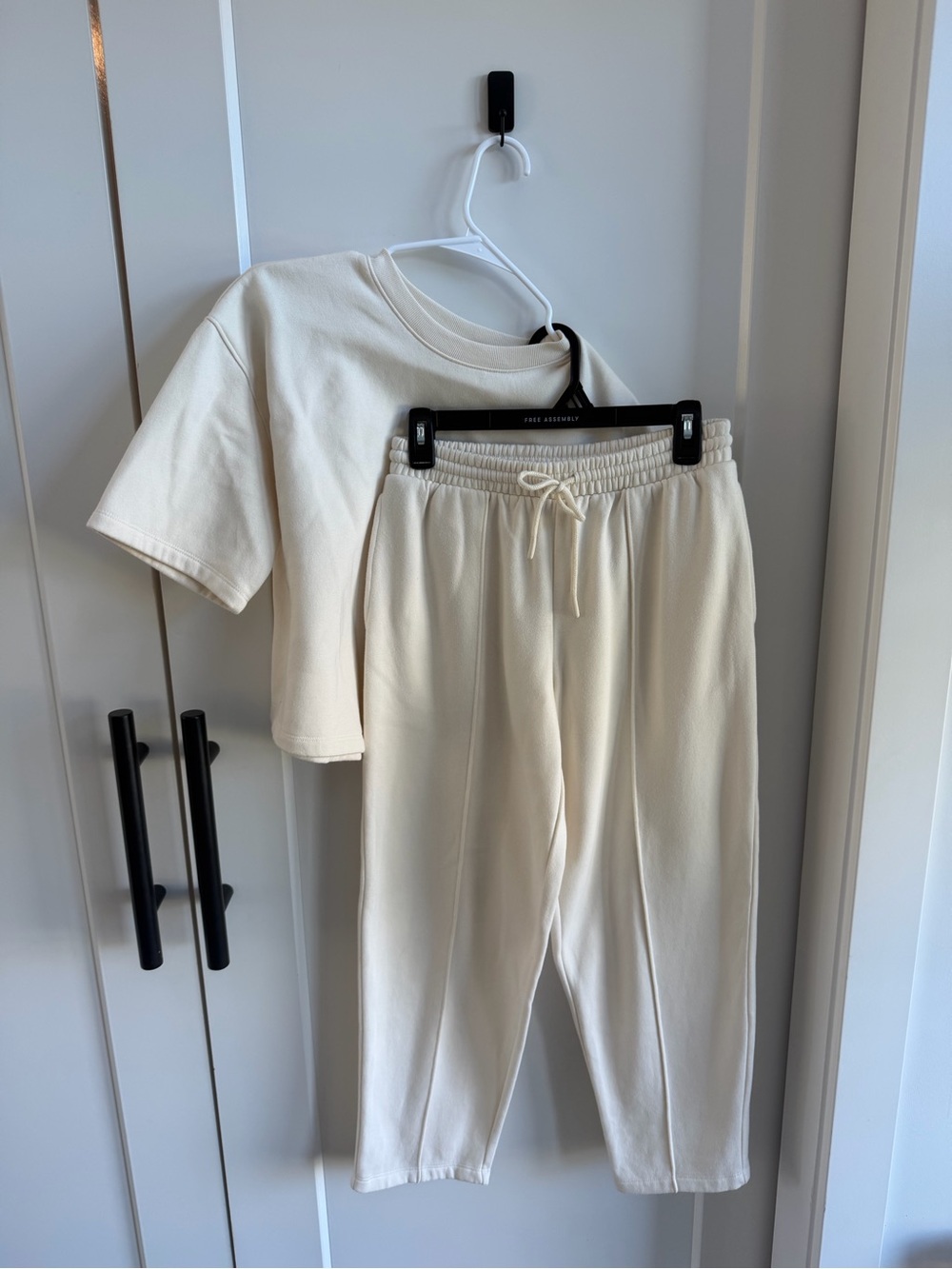 🌻 *SET* Universal Thread Cream Short Sleeve Crop Sweater and Straight Leg Pants